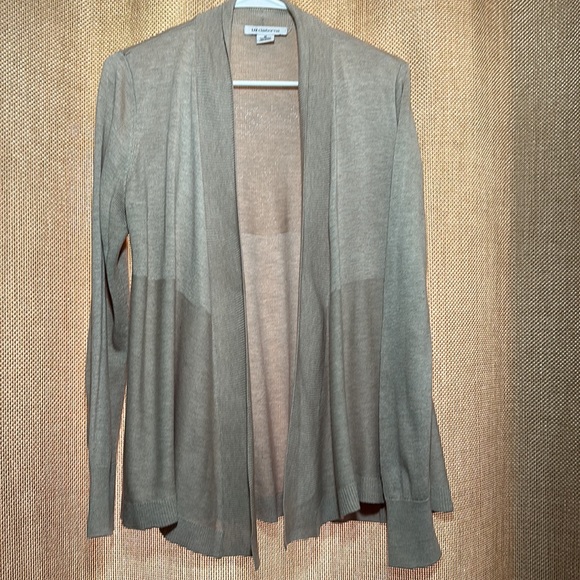 Liz Claiborne beige cardigan. Size Medium - Picture 2 of 3